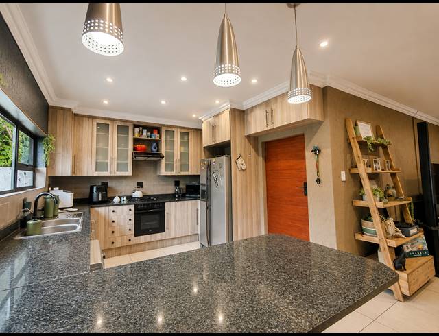 2 BEDROOM TOWNHOUSE FOR SALE IN THREE RIVERS